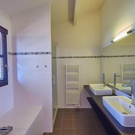 In Castle Park With Heated Pool * Salles (Gironde)