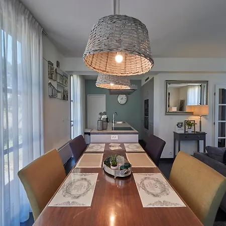 Villa In Castle Park With Heated Pool Salles (Gironde)
