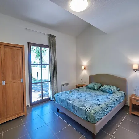 In Castle Park With Heated Pool * Salles (Gironde)